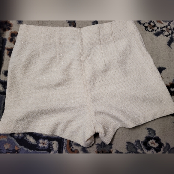 3 pairs of shorts (Levi's, Hollister, and Express) size 28 - Picture 7 of 8